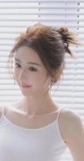 <b>违规收受礼；操纵职务便当为他人正在企业运营</b>